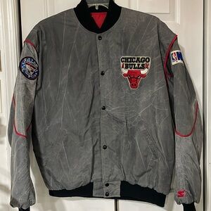 Pre-owned vintage NBA by Starter brand, "CHICAGO BULLS" snap down jacket